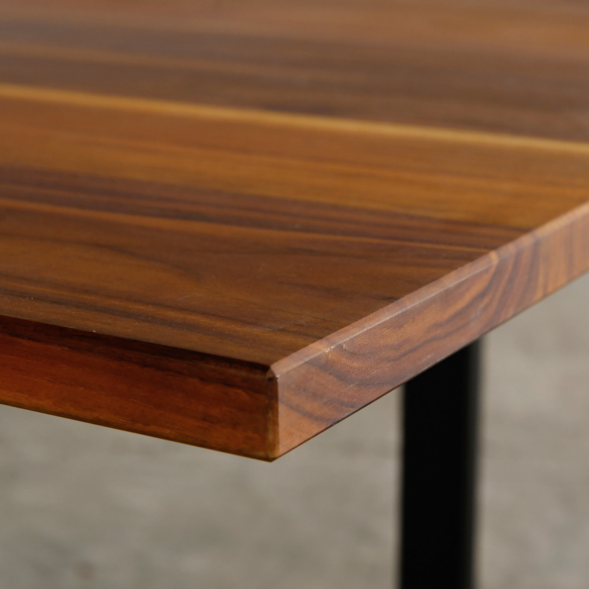 長方形テーブル／T 型鉄脚