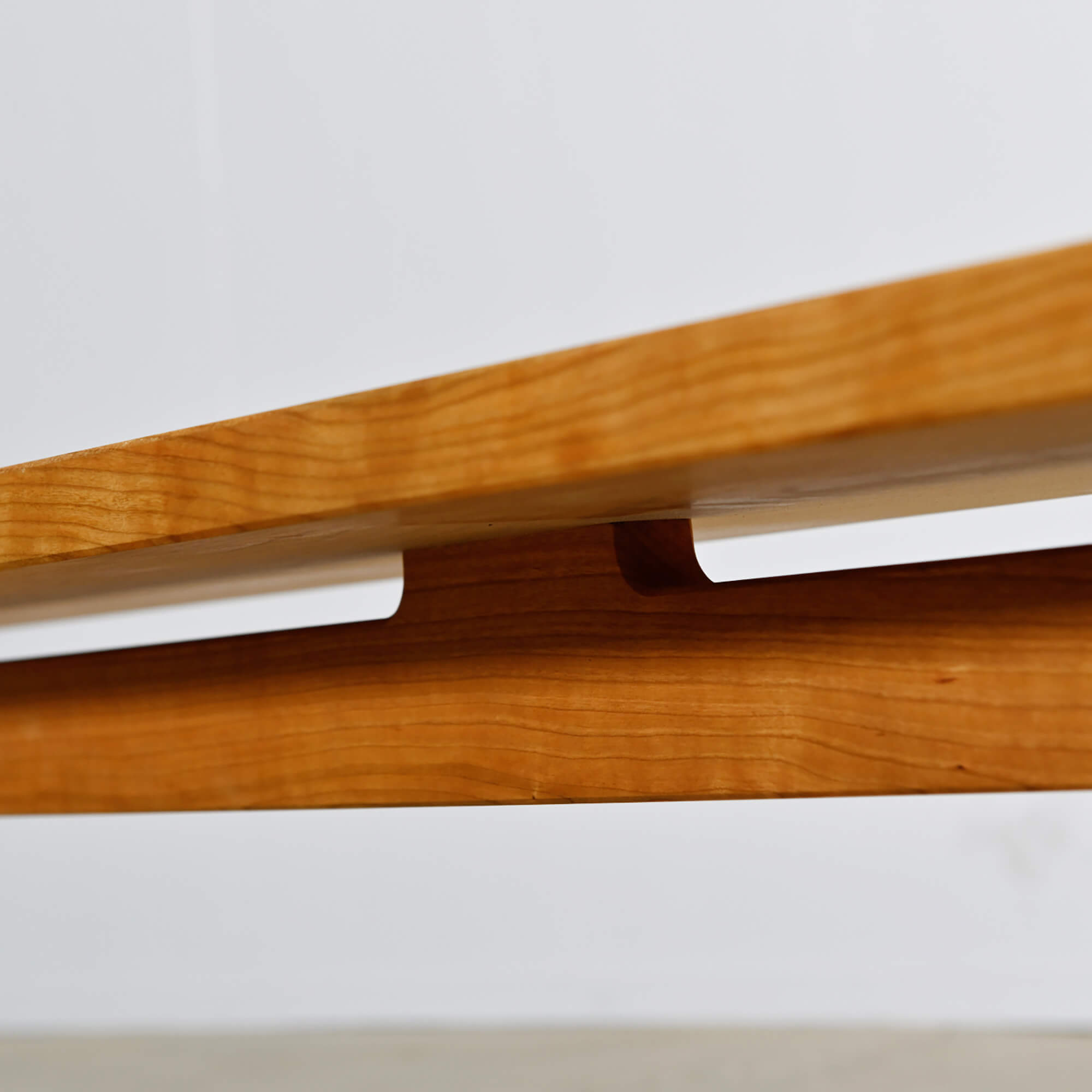 ベンチ／面材脚