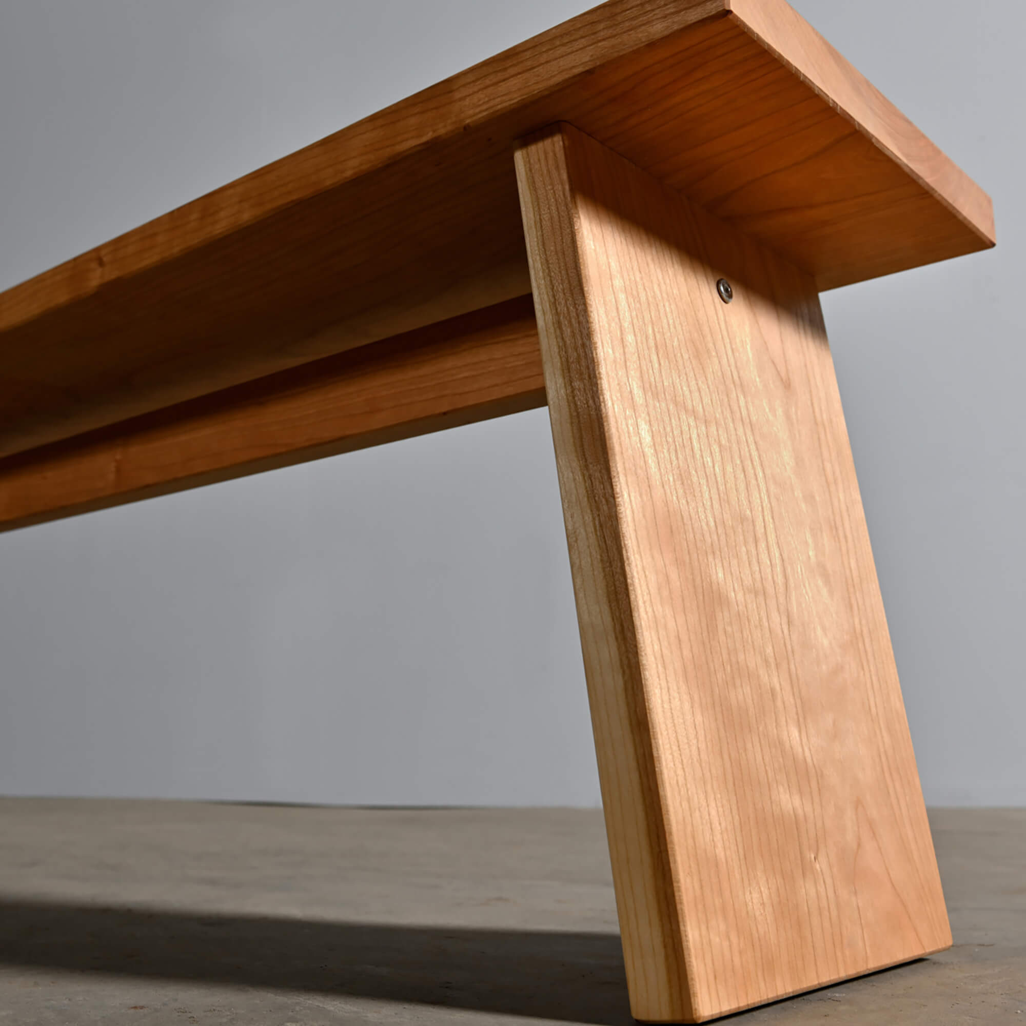 ベンチ／面材脚