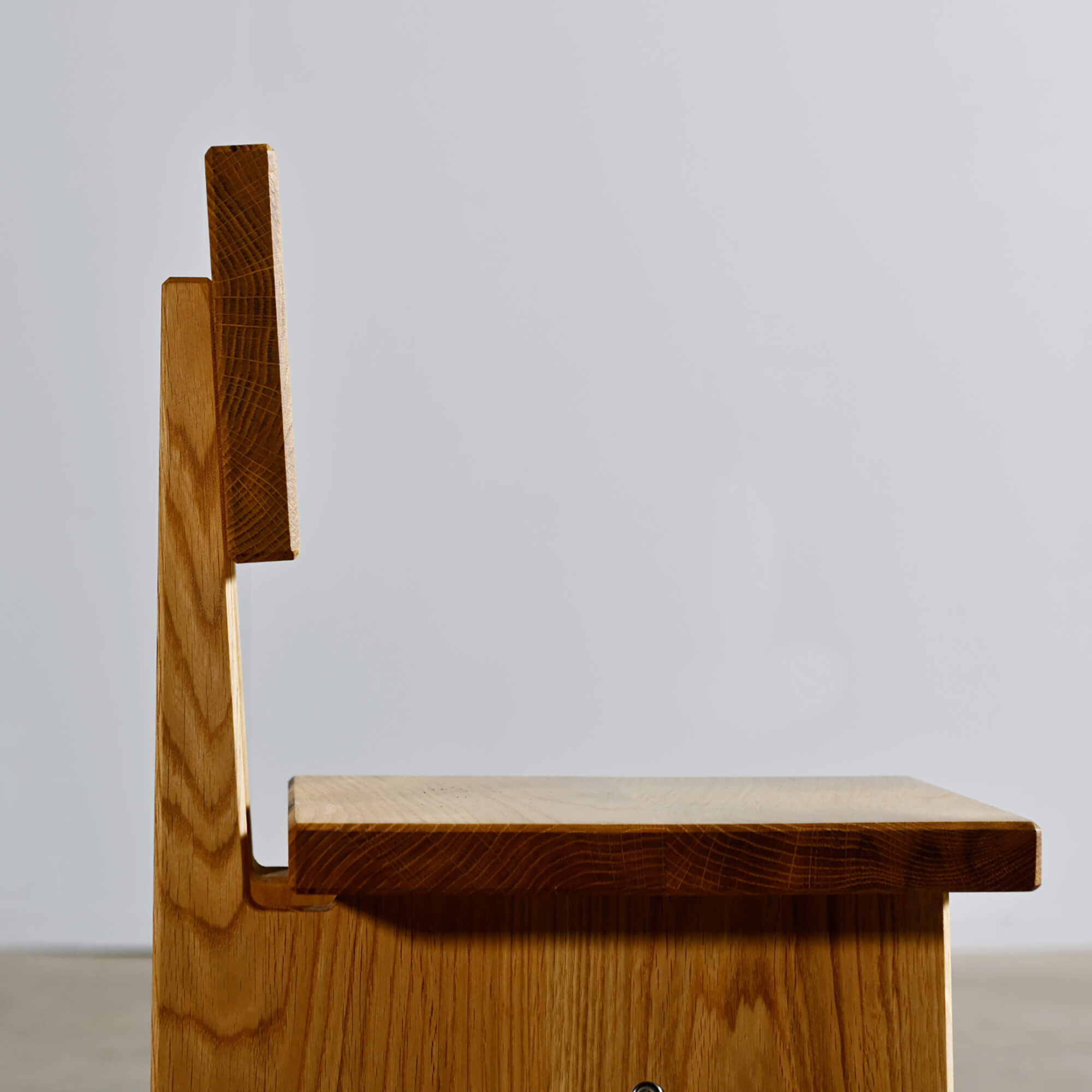 背付きコンパクトチェア