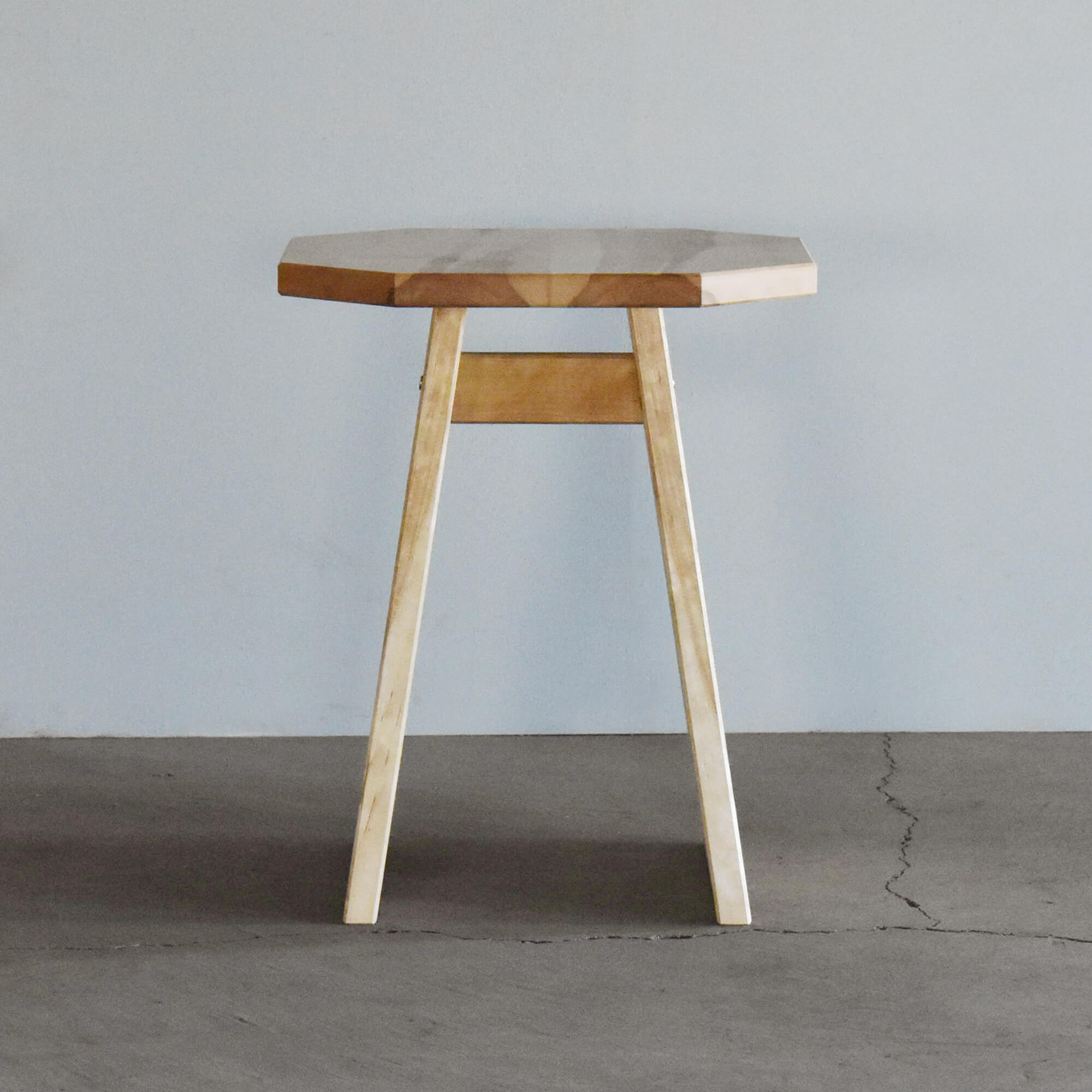 サイドテーブル／面材脚