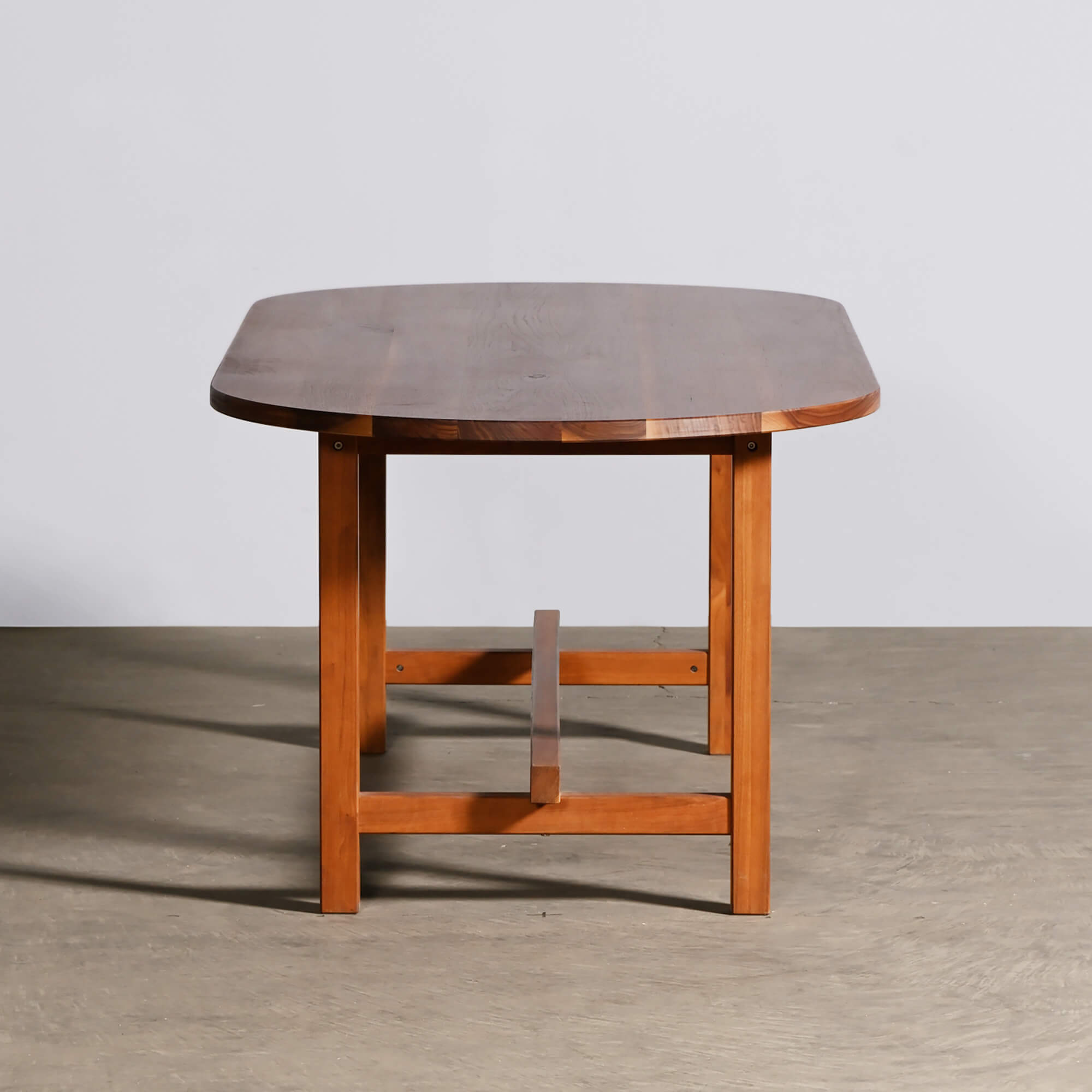 長円形テーブル／角材脚