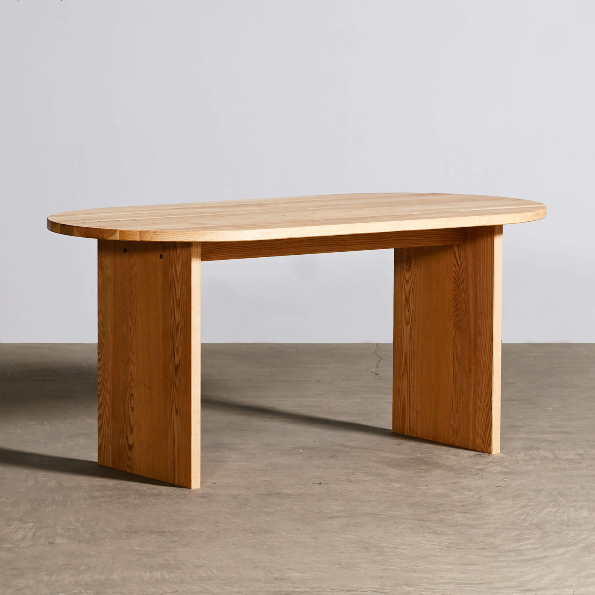 長円形テーブル／面材脚