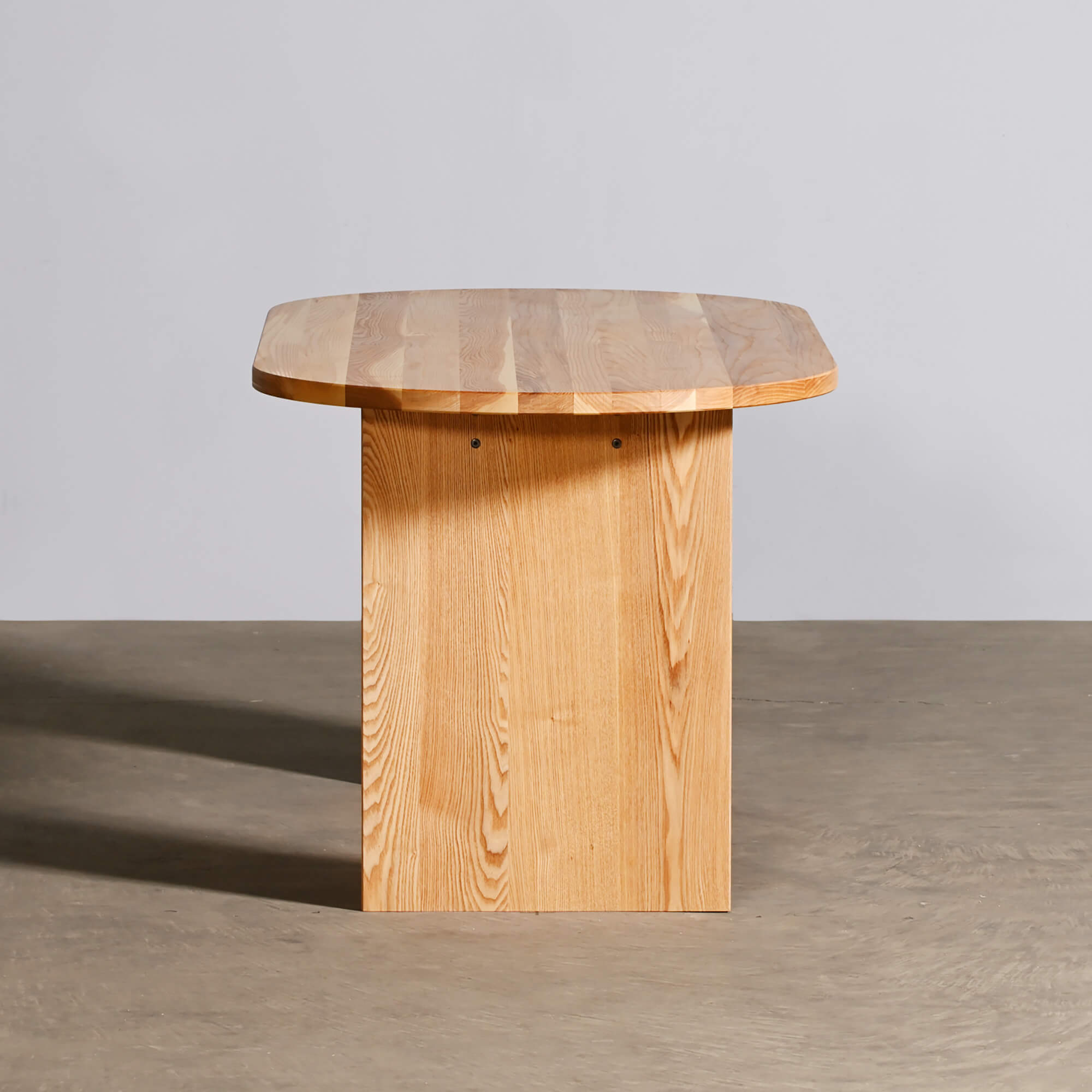 長円形テーブル／面材脚